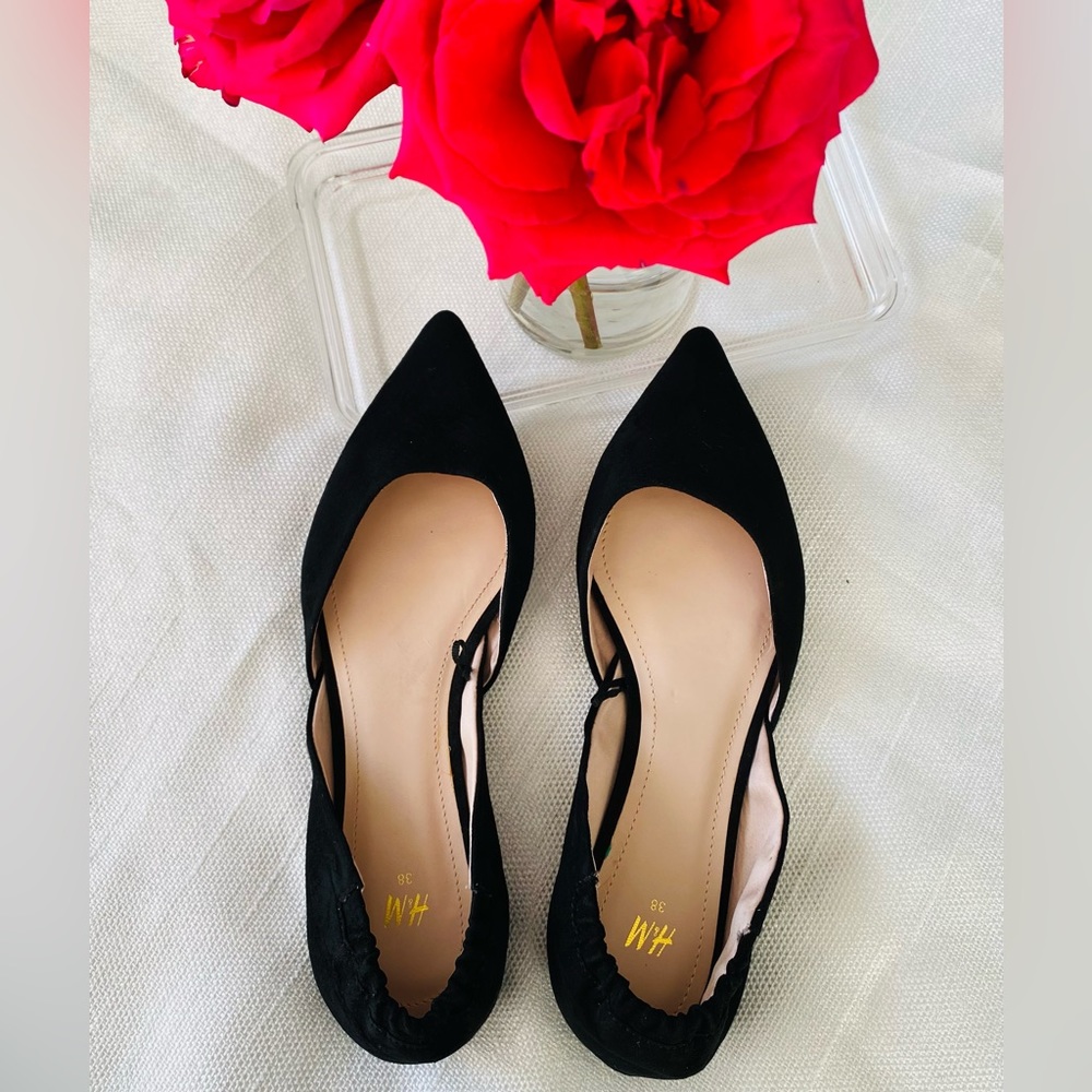 H&M Size 6 Flat Closed Shoes! Never Worn! 🌺